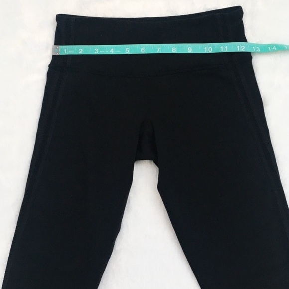Like New Black Lululemon Wunder Under Ruffle Crops Leggings, size 4 - Picture 5 of 8
